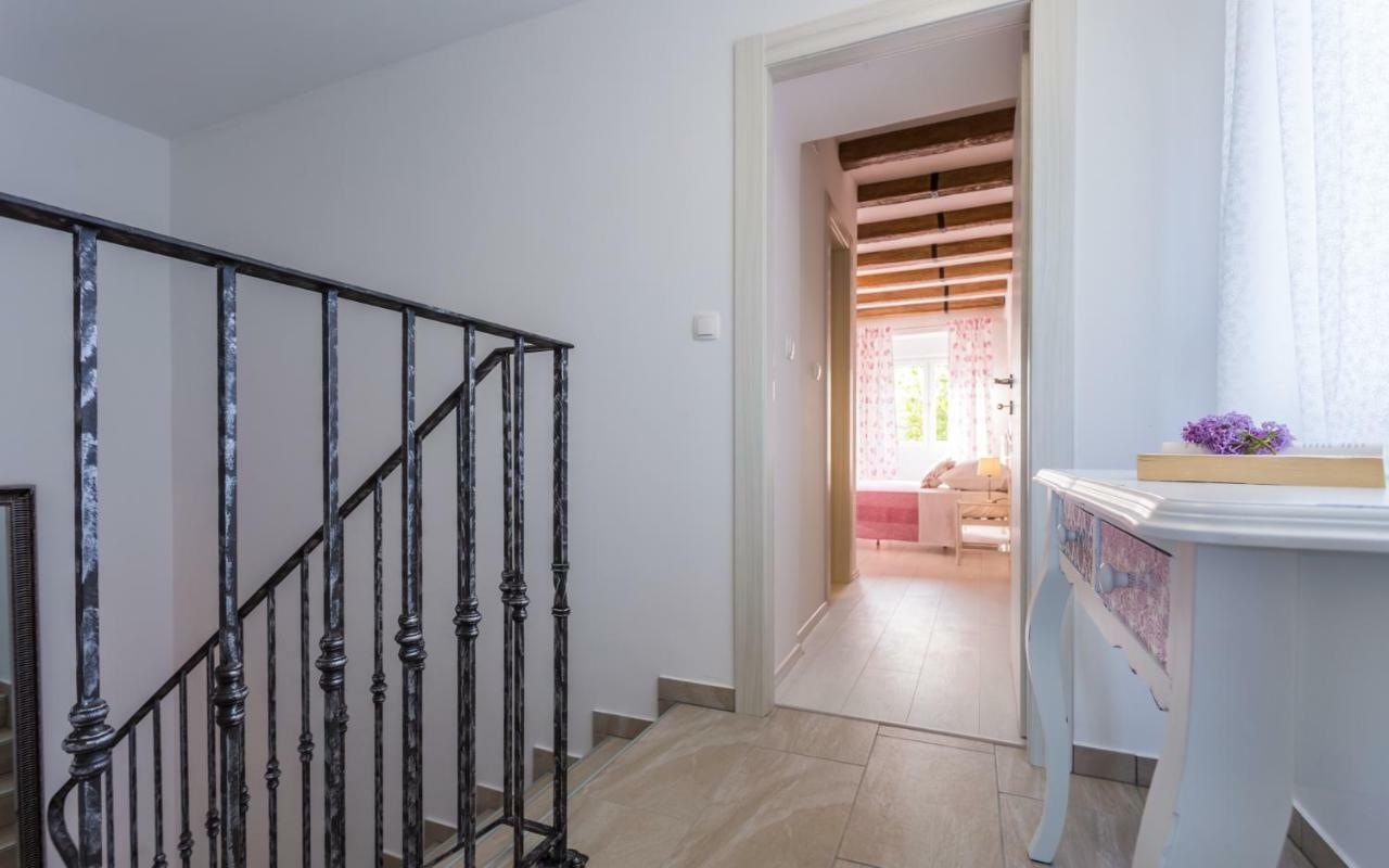 Villa Mulberry Milohnici エクステリア 写真